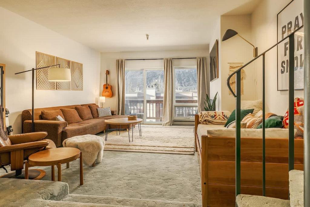 a living room with a bed and a couch at Alpine Charm By Alyeska Sleeps 6 in Girdwood