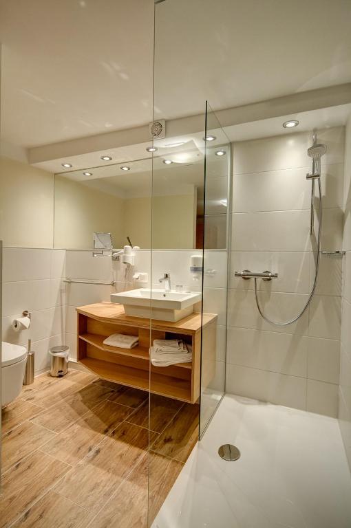 Un baño de Hotel Leimer Bräu