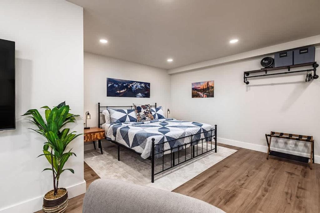 a bedroom with a bed and a table and a couch at King Bed Studio-Downtown Getaway in Anchorage