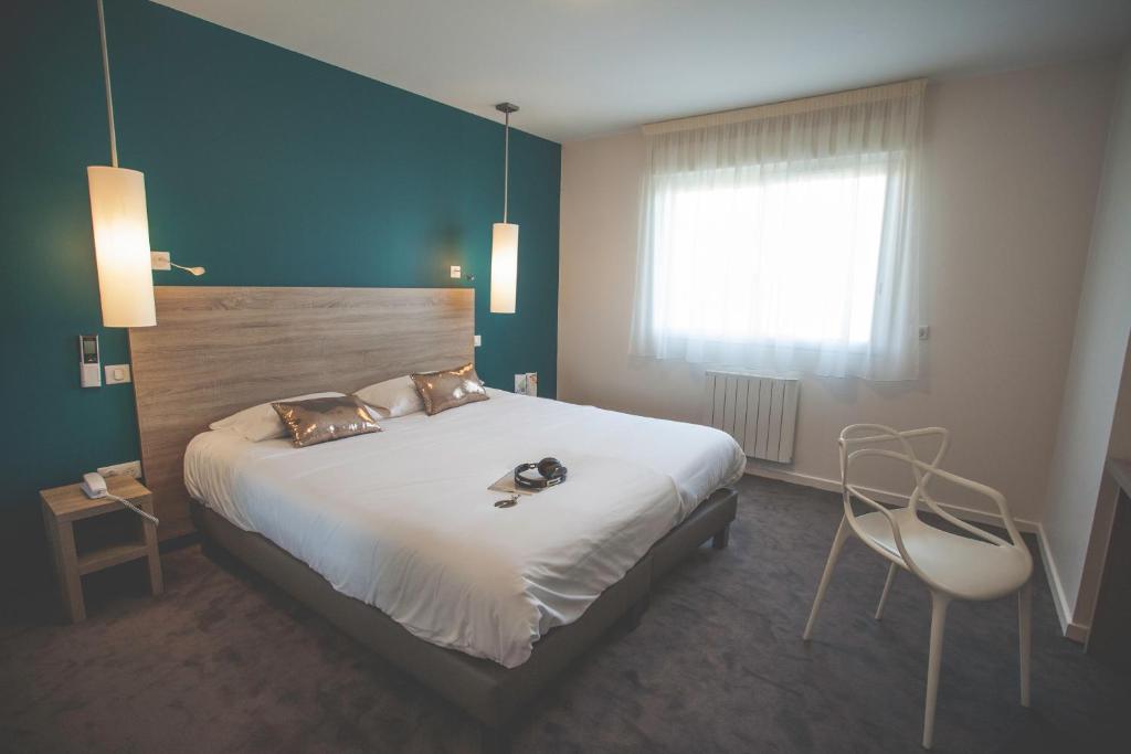 Postel nebo postele na pokoji v ubytování Hôtel Karène
