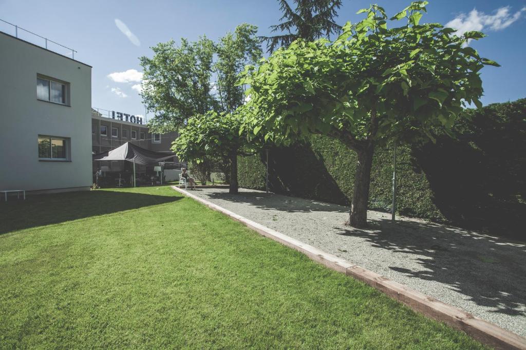 Zahrada ubytování Hôtel Karène