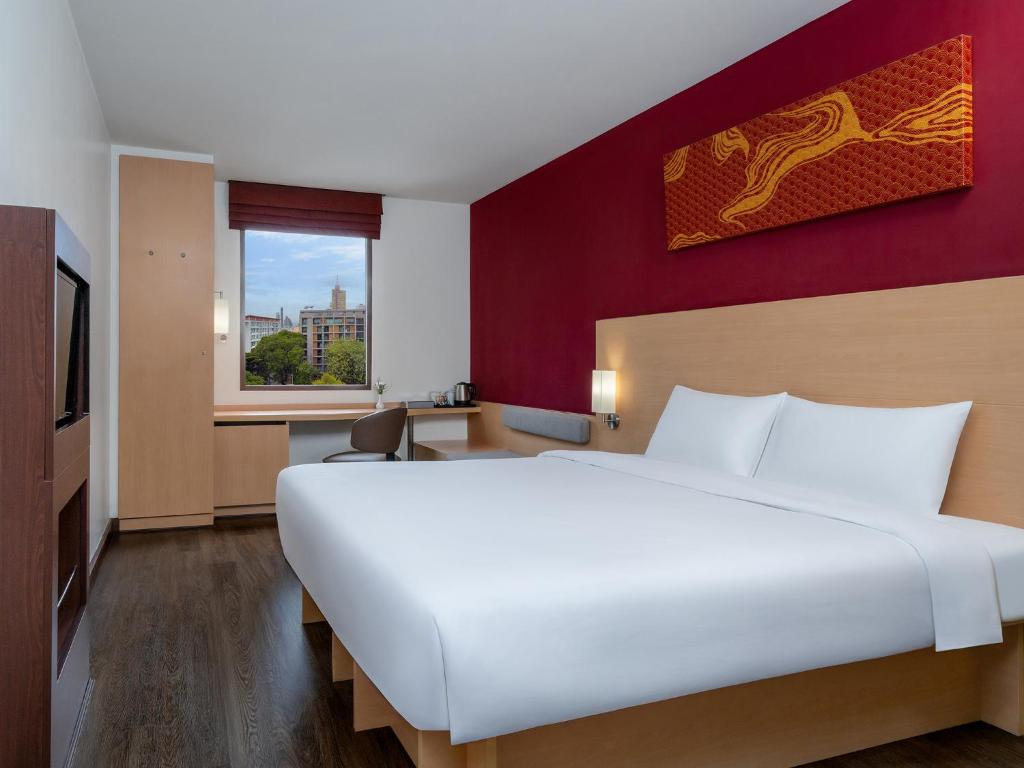 Ibis Bangkok Riverside photo