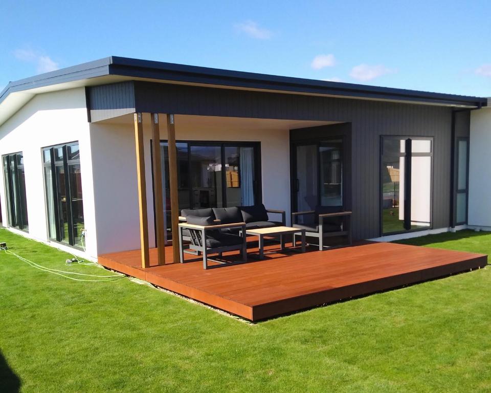 a house with a deck with a table and chairs at The Shepherds Retreat in Richmond