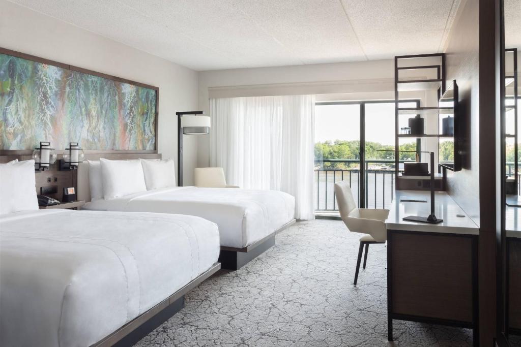 Marriott Savannah Riverfront - 