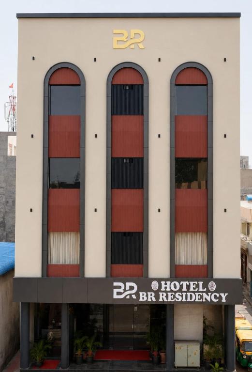 a building of the hotel br residency at Hotel B R Residency in Bikaner