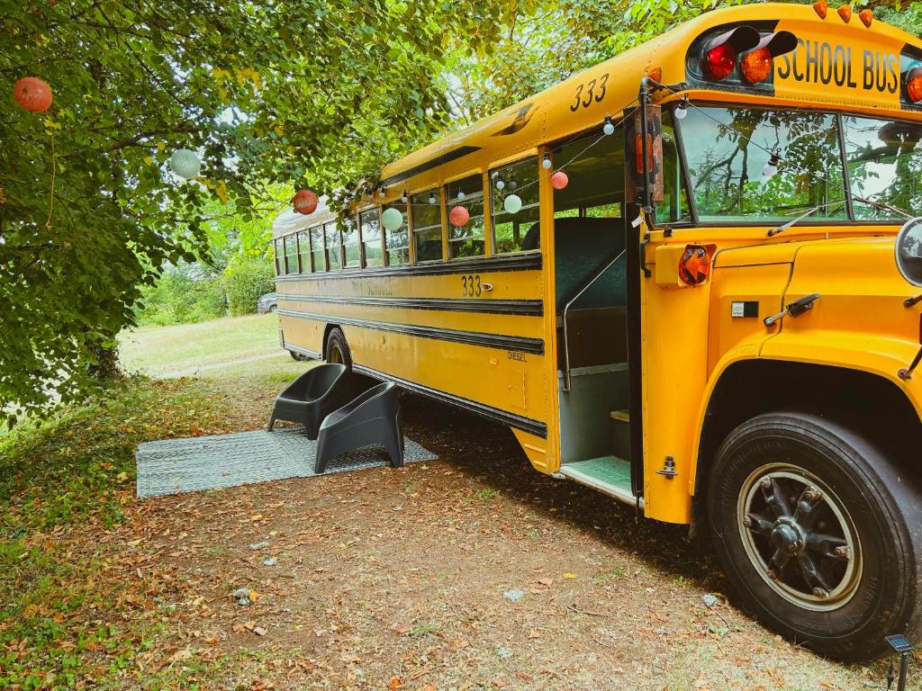 Gambar di galeri bagi School Bus di Loupiac