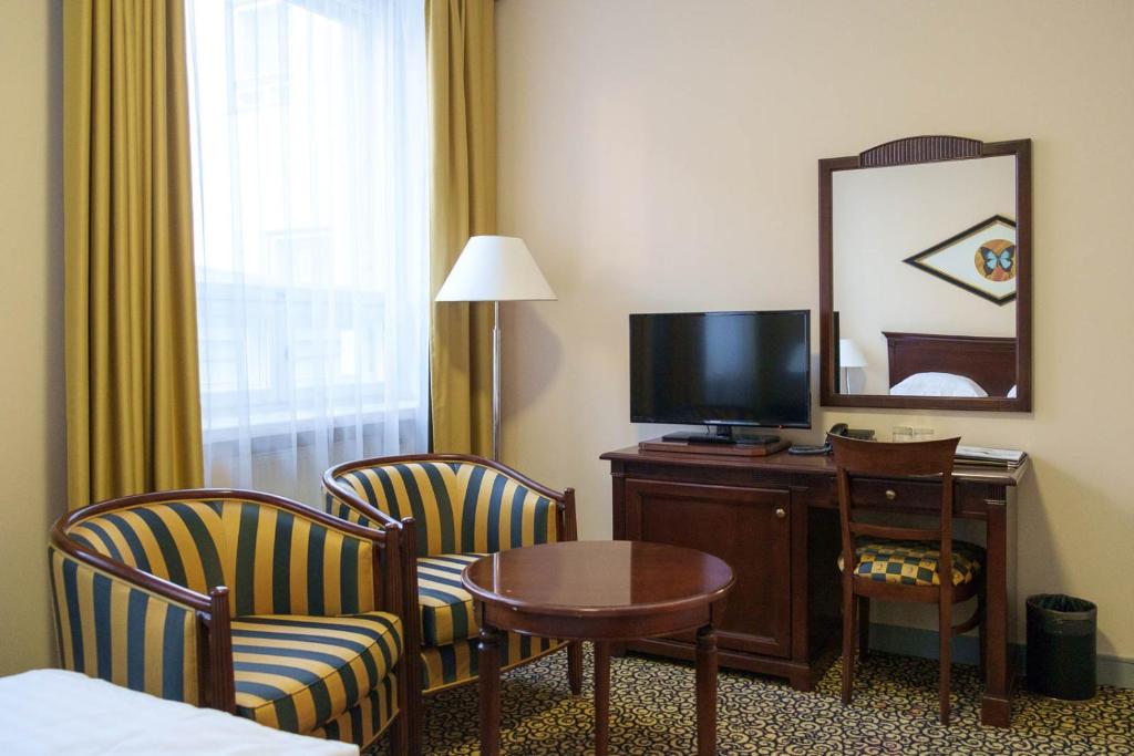 TV a/nebo společenská místnost v ubytování Grand Hotel Viljandi