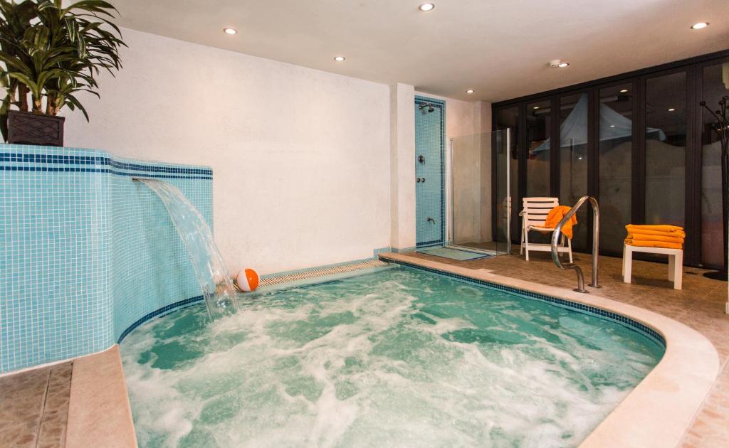 The swimming pool at or close to Hotel Antares