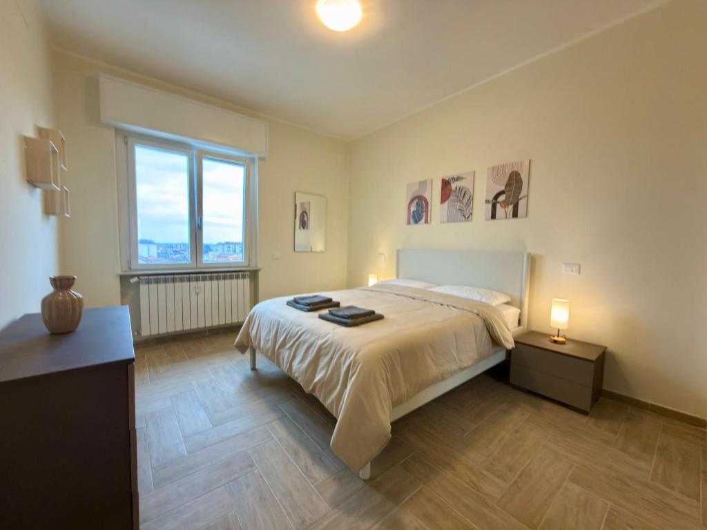 a bedroom with a bed and two lamps and a window at SNG - Paggi 78 in Vercelli