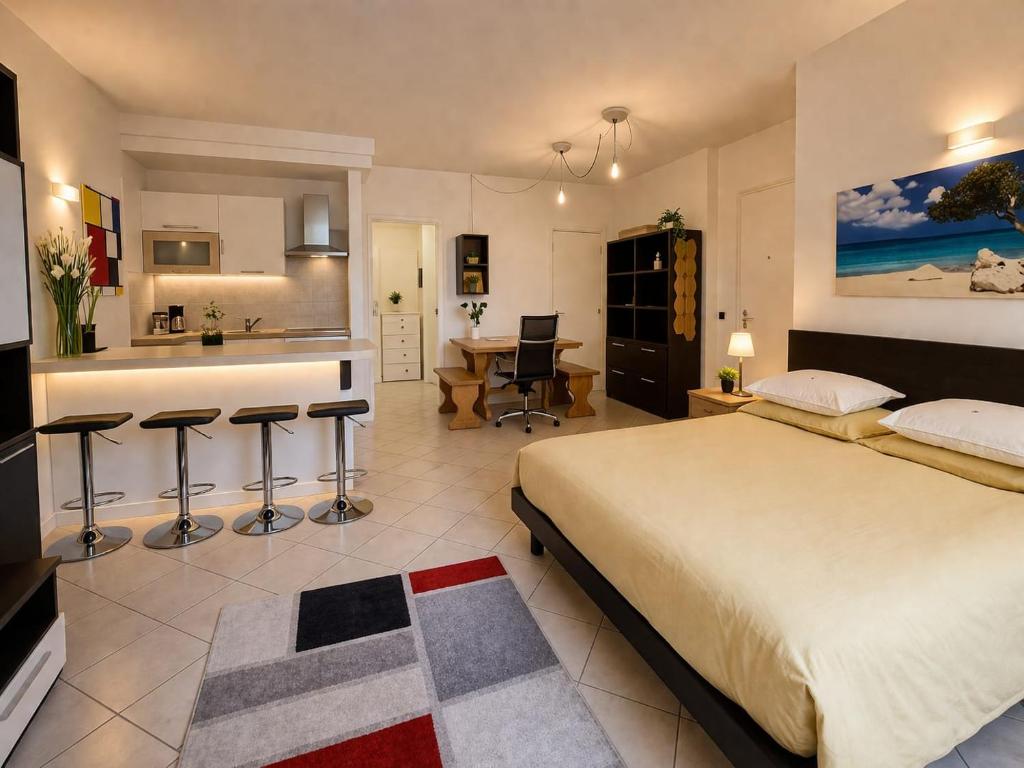 a bedroom with a large bed and a kitchen at Il rifugio in Trento