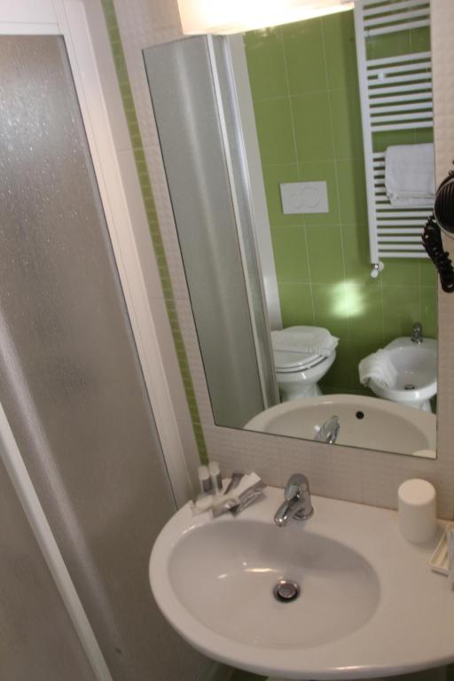 Koupelna v ubytování Hotel Confort