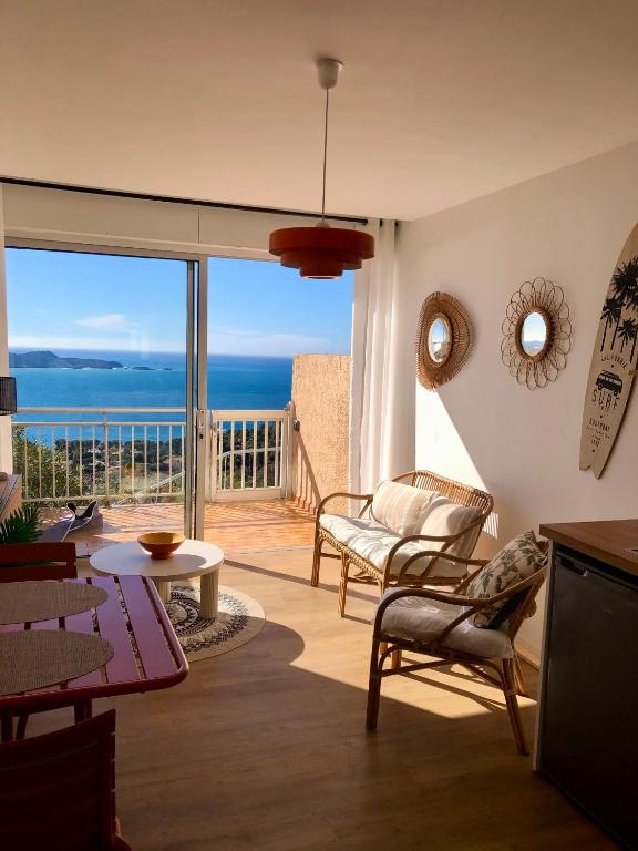 "un balcon sur la mer" T1 neuf tout équipé