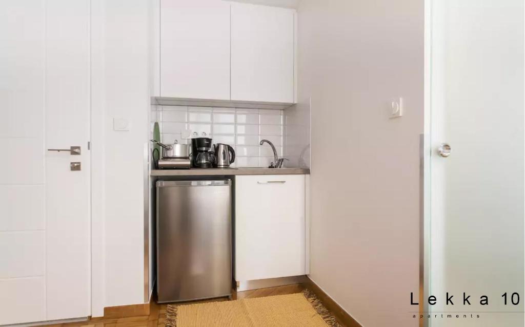 Kuchyňa alebo kuchynka v ubytovaní Lekka 10 Apartments