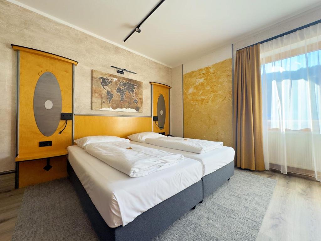 a bedroom with two beds and a window at Brauhaus zu Murau in Murau