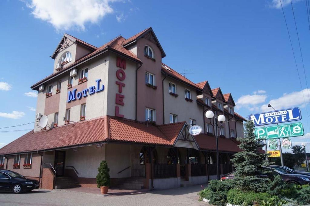 a hotel with a sign on the front of it at Motel Zacisze in Łomża