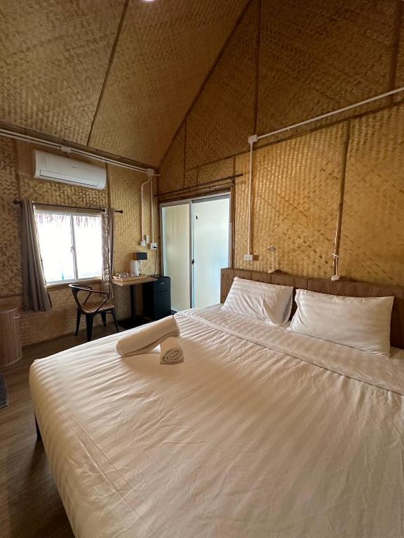 a bedroom with a large white bed in a room at Baan Bamboo Koh Tao in Ko Tao
