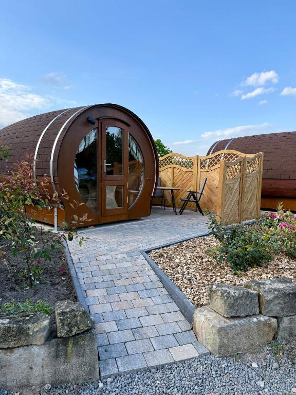 a dome house with a patio and a table at Schaumburger Fass in Rinteln