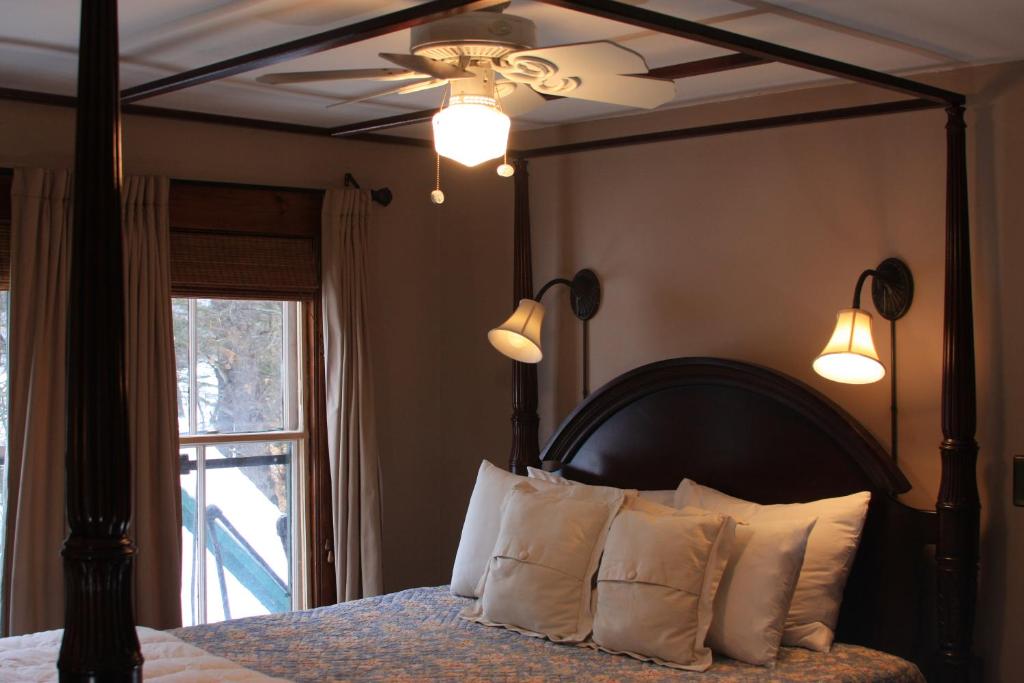 Follansbee Inn - Queen Room