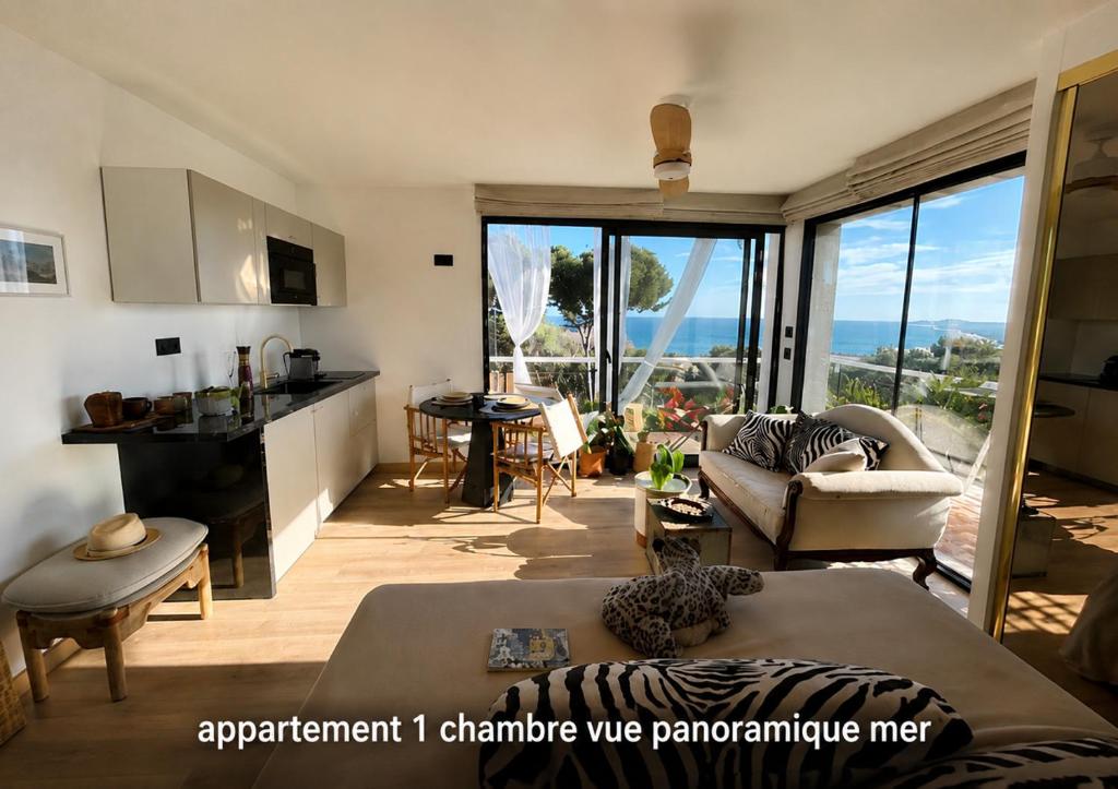 a living room with a couch and a kitchen with at le lodge Saint Clair in Sète
