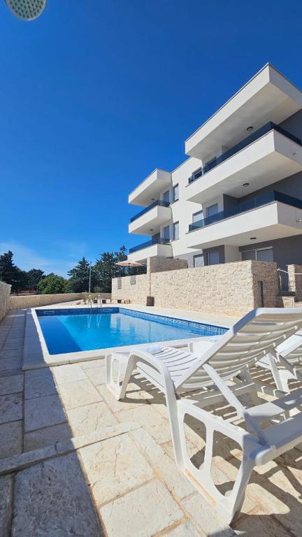MIN - pool residence in Novalja