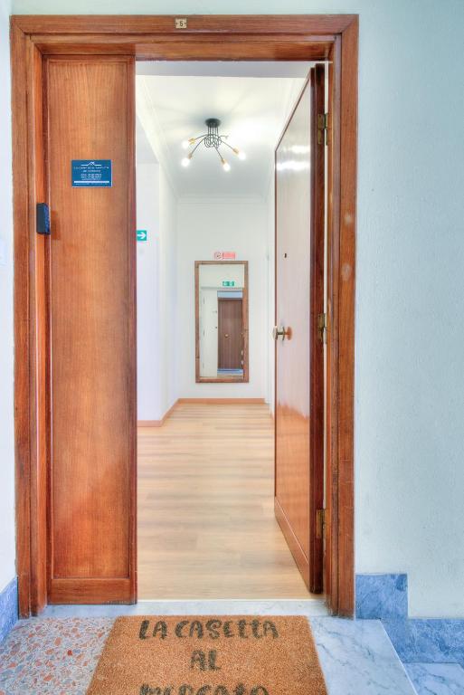 an open door to a room with a hallway at La casetta al mercato in Civitavecchia