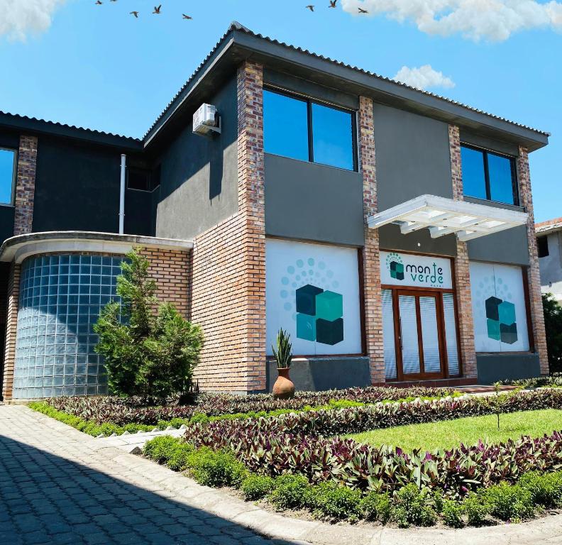 a house with a brick at Hotel Monte Verde in Beira