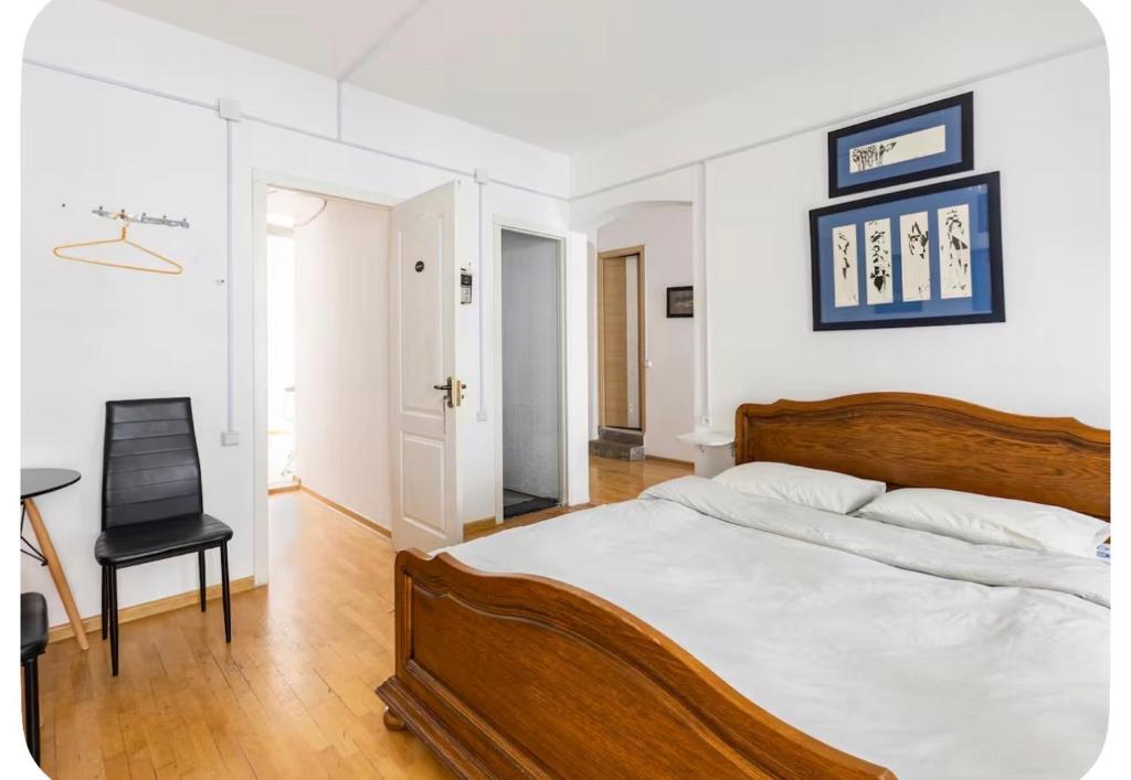 لابی و فضای عمومی Room in Center 2 - تصویر ۵
