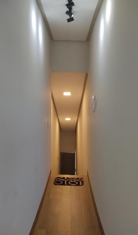 a long hallway with a room with a ceiling at Ótima localização in Imperatriz