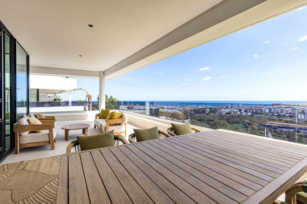 Incredible Sea View Apartment at Estepona Hills