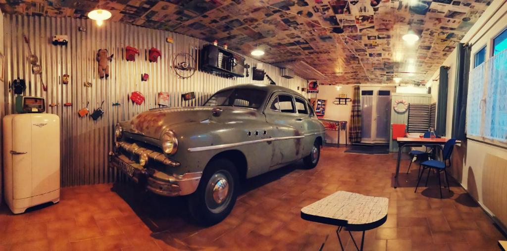 an old truck is parked in a garage at Augrenierdelachaumine in Précy-sur-Oise