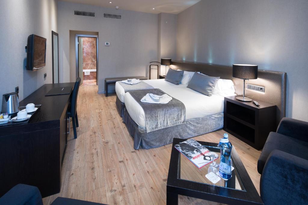 Catalonia Portal de l'Angel - 17