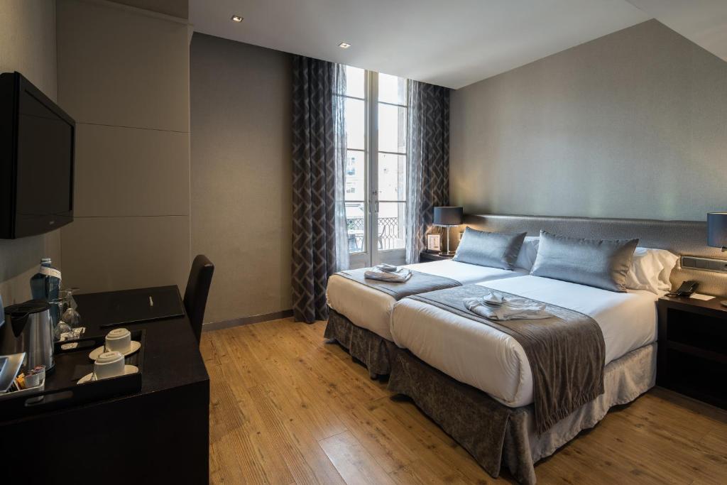 Catalonia Portal de l'Angel - 7