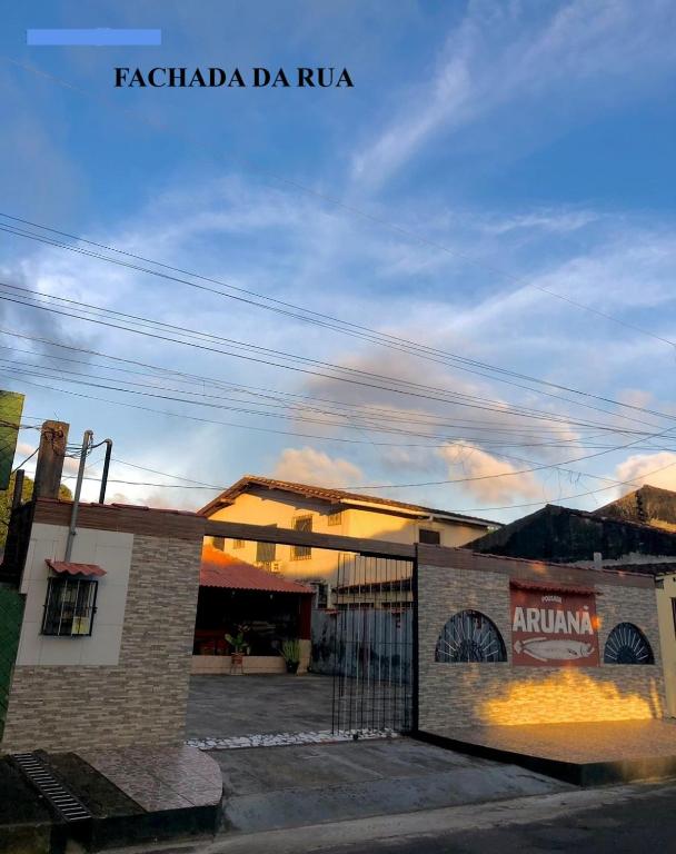 a building with a gate in front of it at Pousada Aruanã in Soure