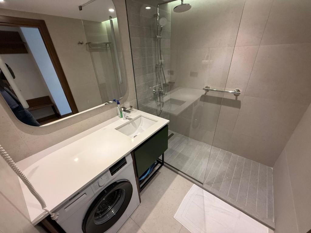 Premium Apartment in 6 May Park در باتومی