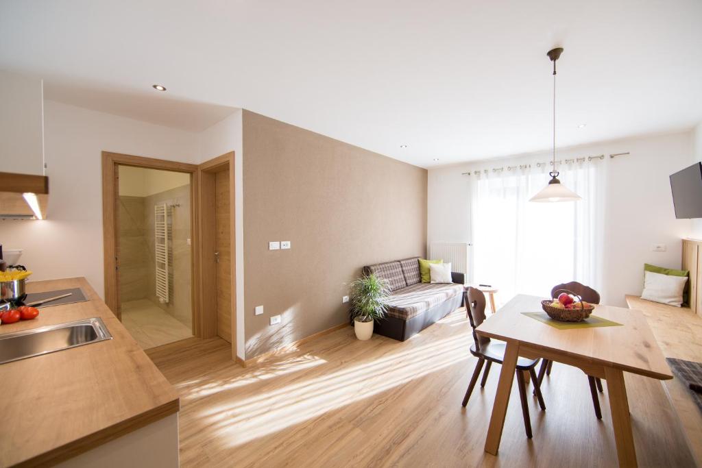 Televízia a/alebo spoločenská miestnosť v ubytovaní Residence Grünwald