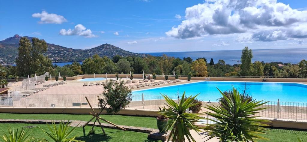 Cap Estérel Vue mer Piscine Parking 6 pers