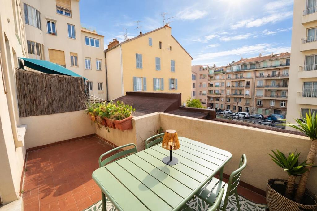 Le Petit Safran - Une chambre et terrasse
