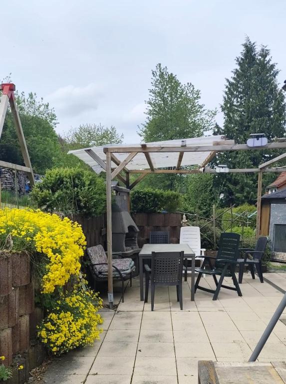 a patio with a table and chairs under a pergola at YALET Ferienhaus 2 appartementen vlakbij Willingen in Brilon-Wald