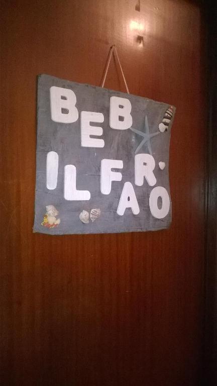 a sign that says be afraid hanging on a door at Bed Il Faro in Finale Ligure