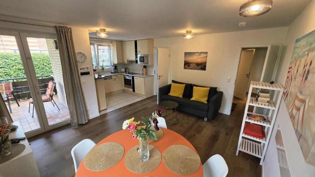 a living room with a table and a couch at Strandperle in Timmendorfer Strand