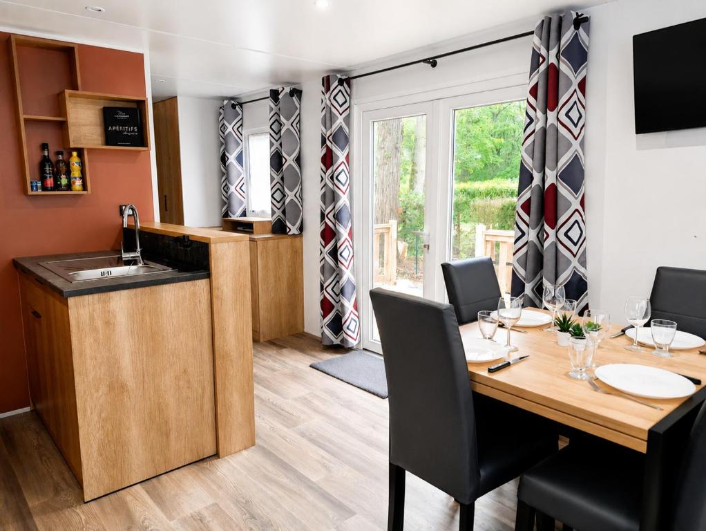 a kitchen and dining room with a table and chairs at Au 7cent14 in Marcilly-sur-Eure