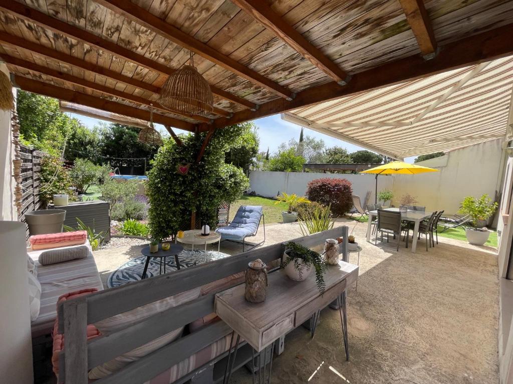 Villa plein sud, piscine & pétanque pour 7 personnes