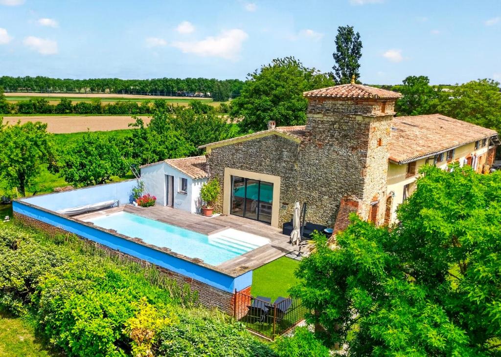 an aerial view of a house with a swimming pool at Pigeonnier de charme in Villefranche-de-Lauragais