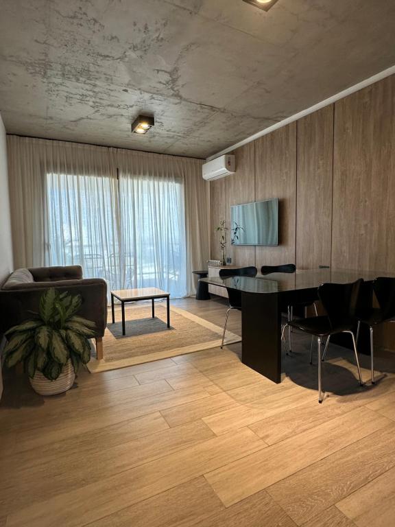 a living room with a black table and chairs at Concepto Home in Rafaela