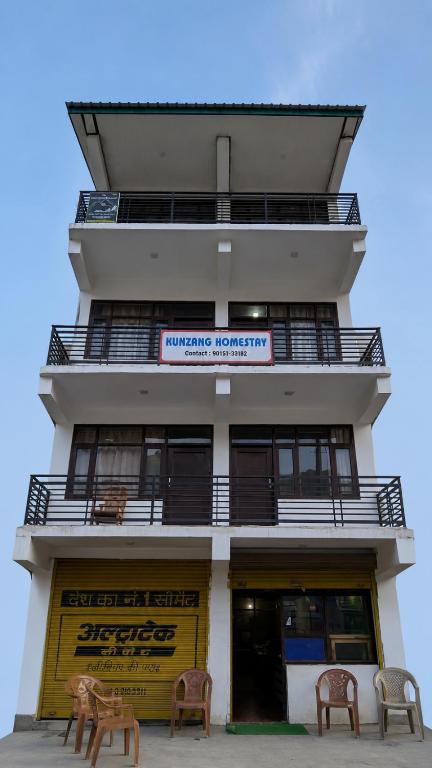 a building with three chairs in front of it at Kunzang Homestay in Shalkār