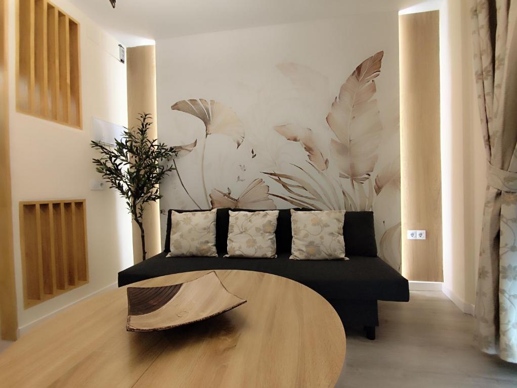 a living room with a couch and a table at Albatros centro Lucena in Lucena