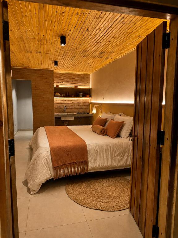a bedroom with a large bed in a room at Chalé Caroá in São Raimundo Nonato