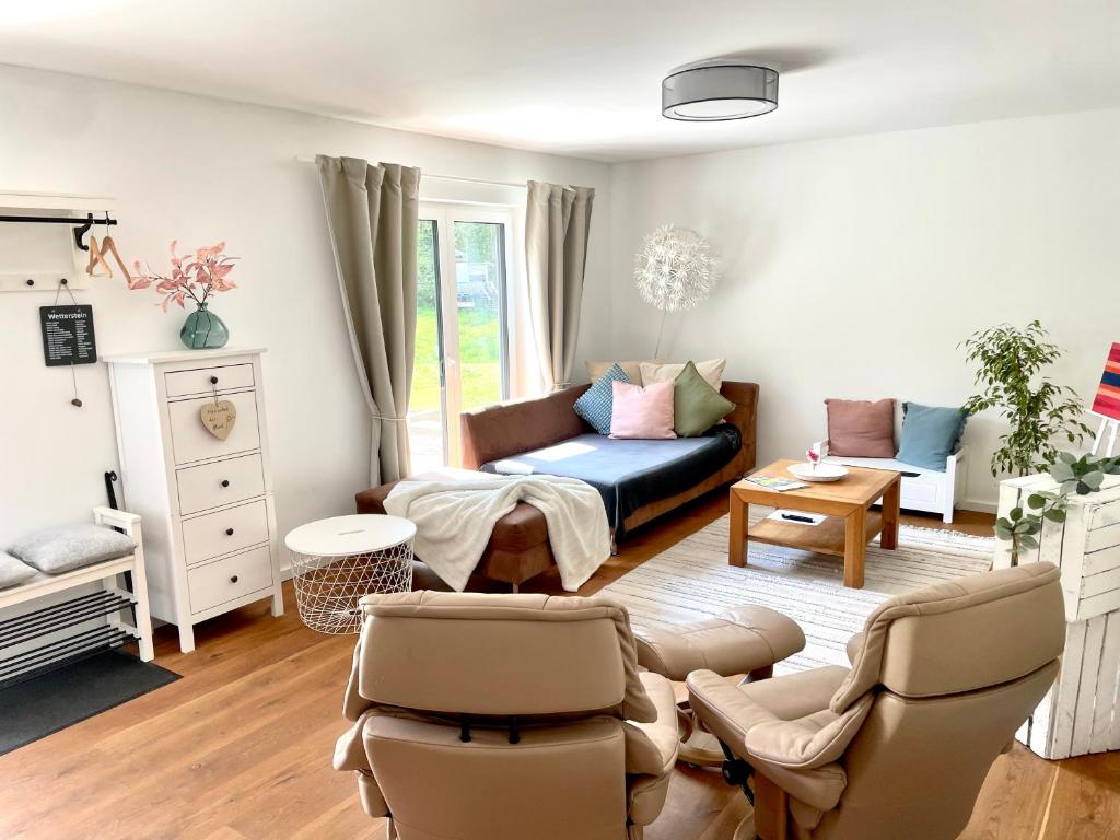a living room with a couch and chairs at Gemütliche Ferienwohnung Casa Caliora, 8km zum Biggesee in Drolshagen