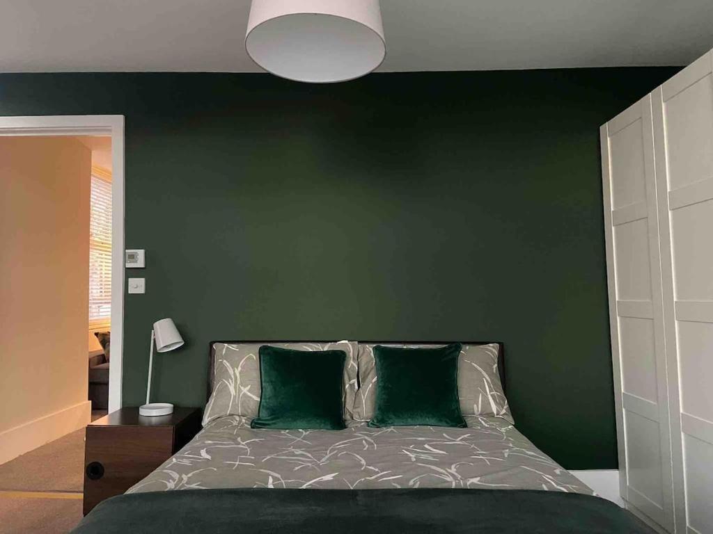 Bright Victorian flat in Manor Park, East London