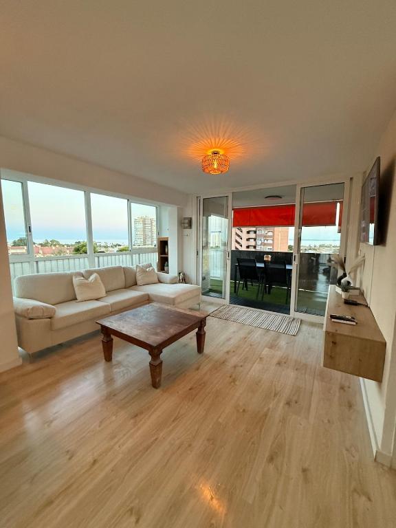 Espectacular apartamento en Playa de San Juan con vistas panorámicas al mar y a la ciudad de Alicante - Cabo Huertas